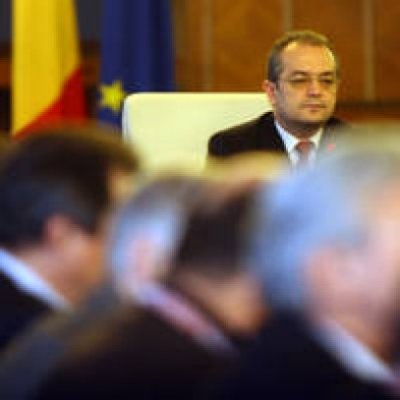 Boc: Ţintele propuse pentru 2011 au fost atinse: creşterea economică a fost de aproape 2%, iar deficitul bugetar de 4,4%